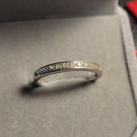 Diamond White Gold Wedding Band 10k Keepsake - Picture 3 of 16